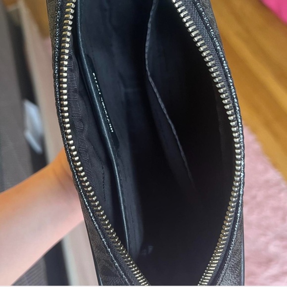 Michael Kors Womens Black Signature Crossbody Bag Silver Hardware - Picture 3 of 4